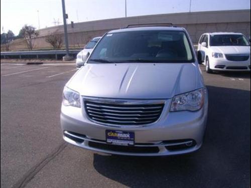 Chrysler Town and Country 2011 photo 1