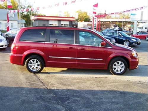 Chrysler Town and Country 2011 photo 1