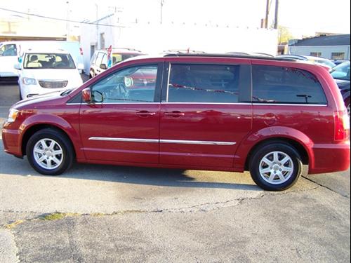 Chrysler Town and Country 2011 photo 4