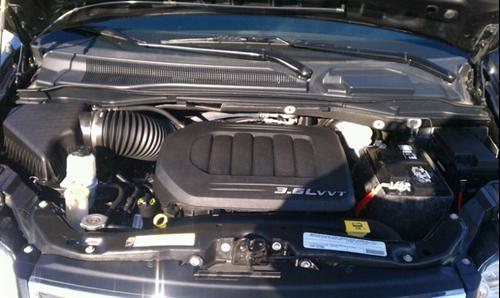 Chrysler Town and Country 2011 photo 2