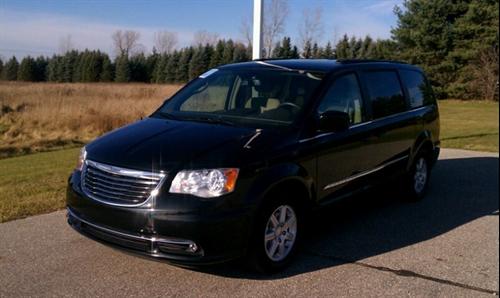 Chrysler Town and Country 2011 photo 4