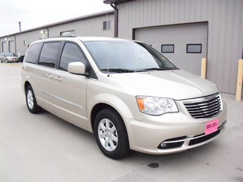 Chrysler Town and Country 2011 photo 1