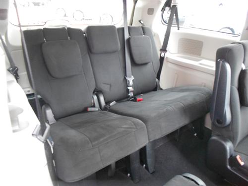 Chrysler Town and Country 2011 photo 2