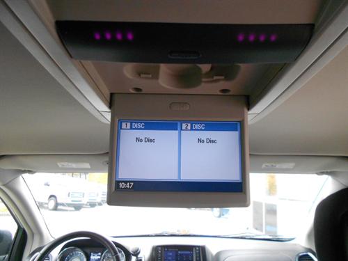 Chrysler Town and Country 2011 photo 3