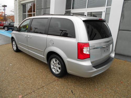 Chrysler Town and Country 2011 photo 4