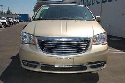 Chrysler Town and Country 2011 photo 4