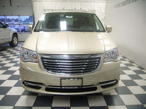Chrysler Town and Country 2011 photo 4
