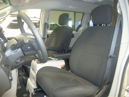 Chrysler Town and Country 2011 photo 5