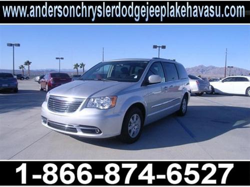 Chrysler Town and Country 2011 photo 2