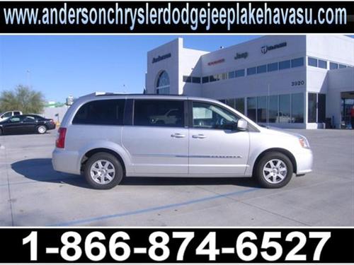 Chrysler Town and Country 2011 photo 3