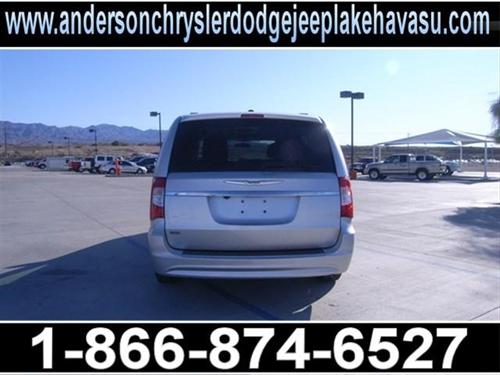 Chrysler Town and Country 2011 photo 4