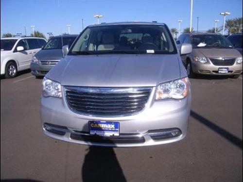 Chrysler Town and Country 2011 photo 1