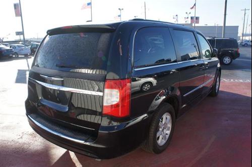 Chrysler Town and Country 2011 photo 1