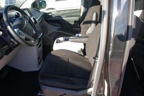 Chrysler Town and Country 2011 photo 3