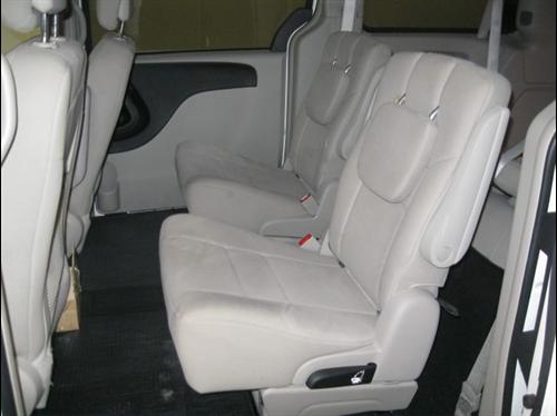 Chrysler Town and Country 2011 photo 1