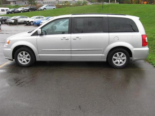 Chrysler Town and Country 2011 photo 5
