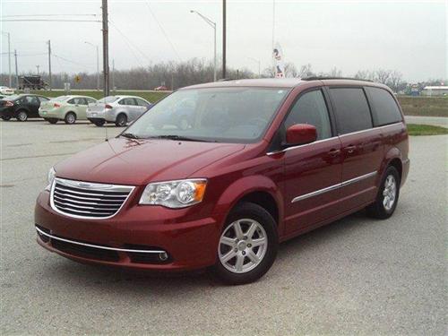 Chrysler Town and Country 2011 photo 2