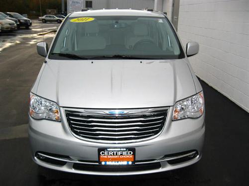 Chrysler Town and Country 2011 photo 1