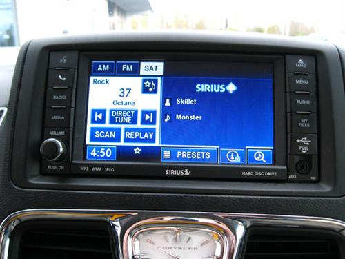 Chrysler Town and Country 2011 photo 4