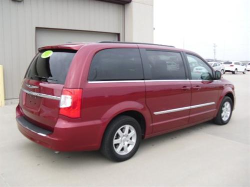 Chrysler Town and Country 2011 photo 1