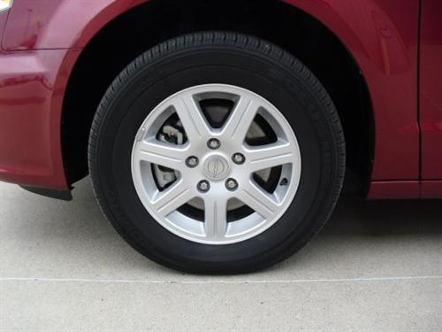 Chrysler Town and Country 2011 photo 2