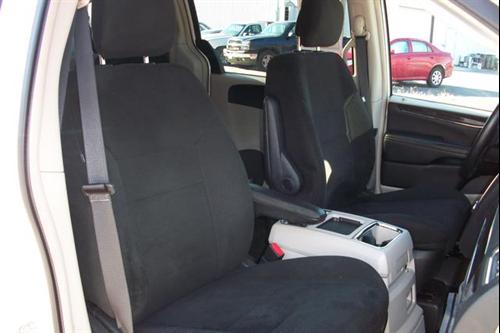 Chrysler Town and Country 2011 photo 3