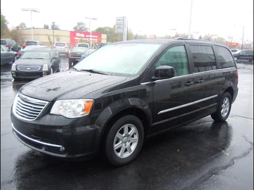 Chrysler Town and Country 2011 photo 1