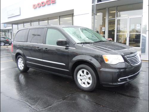 Chrysler Town and Country 2011 photo 4