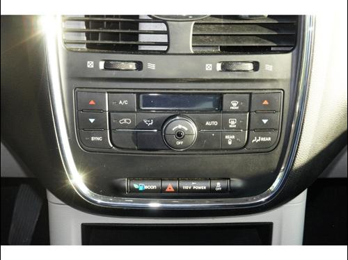 Chrysler Town and Country 2011 photo 1