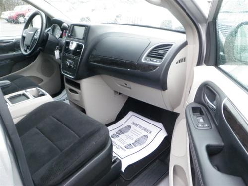 Chrysler Town and Country 2011 photo 1