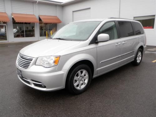 Chrysler Town and Country 2011 photo 4