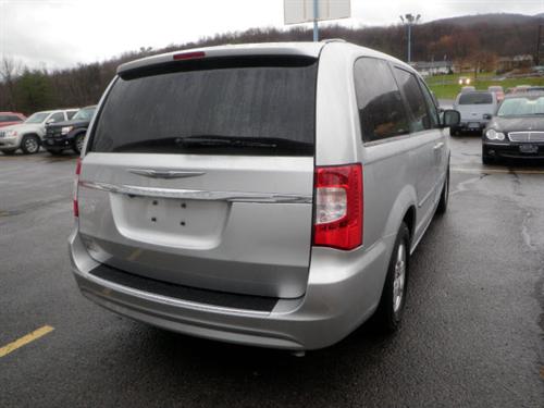 Chrysler Town and Country 2011 photo 5