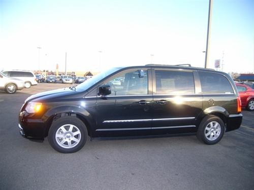 Chrysler Town and Country 2011 photo 1
