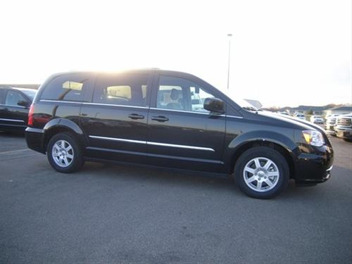 Chrysler Town and Country 2011 photo 3