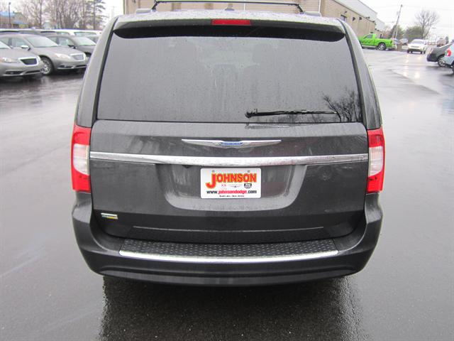 Chrysler Town and Country 2012 photo 5