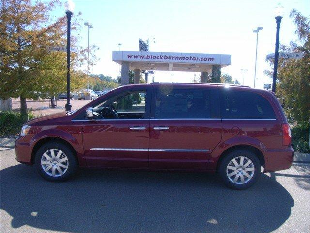 Chrysler Town and Country Limited NAV 4X4 MiniVan