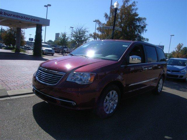 Chrysler Town and Country 2012 photo 1