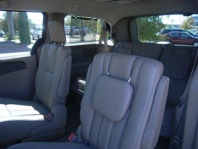 Chrysler Town and Country 2012 photo 4