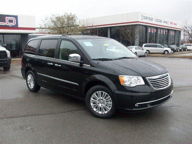 Chrysler Town and Country SLT 25 MiniVan