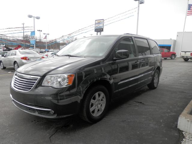 Chrysler Town and Country 2012 photo 4