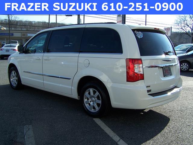 Chrysler Town and Country 2012 photo 4