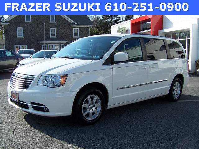 Chrysler Town and Country 2012 photo 5