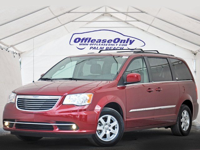 Chrysler Town and Country 2012 photo 5