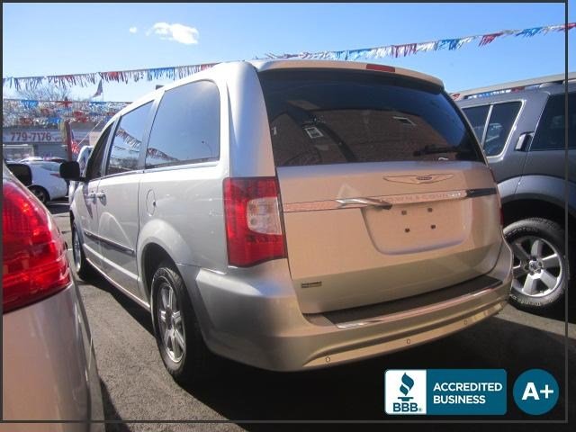 Chrysler Town and Country 2012 photo 5