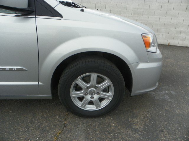 Chrysler Town and Country 2012 photo 4