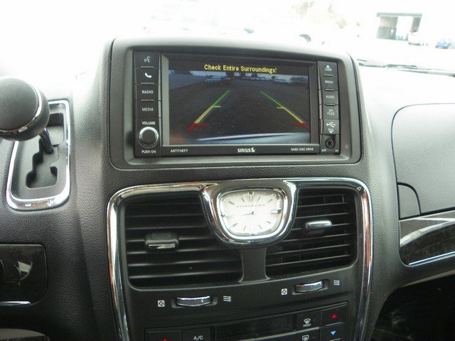 Chrysler Town and Country 2012 photo 5