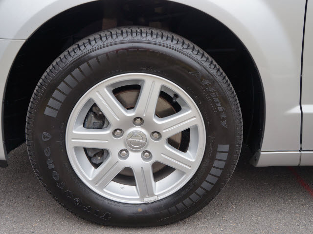 Chrysler Town and Country 2012 photo 2