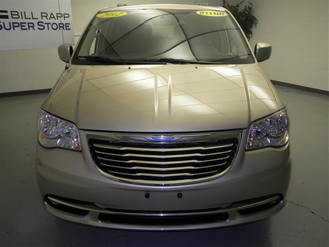 Chrysler Town and Country 2012 photo 5