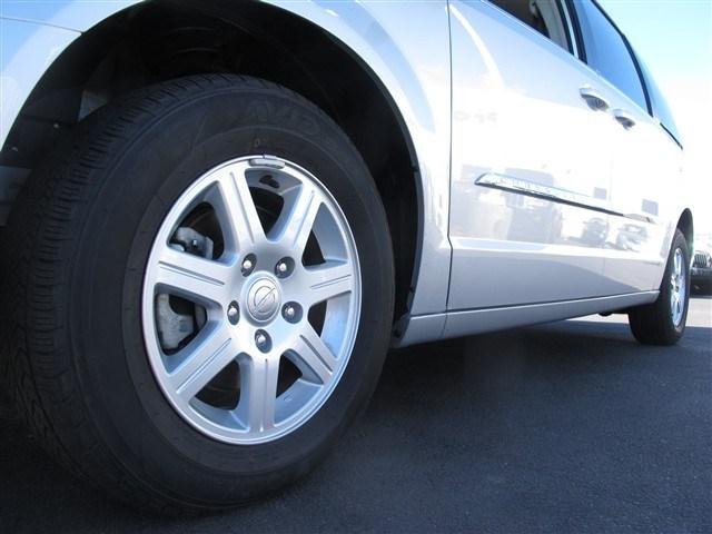 Chrysler Town and Country 2012 photo 4