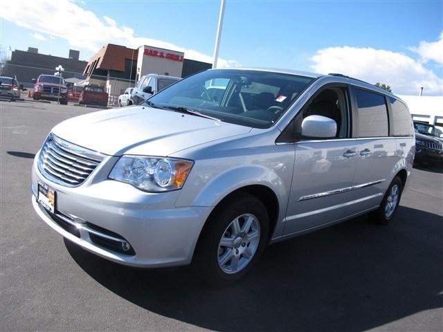 Chrysler Town and Country 2012 photo 5